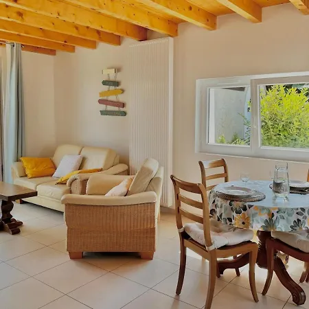 Charmante Maisonnette Avec Piscine Partagee Holiday home