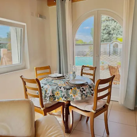 Charmante Maisonnette Avec Piscine Partagee Holiday home Charancieu