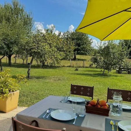 Holiday home Charmante Maisonnette Avec Piscine Partagee Charancieu
