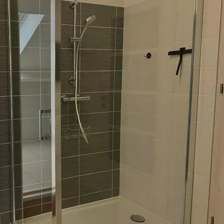 Charmante Maisonnette Avec Piscine Partagee *